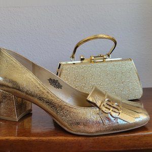 Bandolino women's metallic gold shoes, new without box (includes Selini purse)